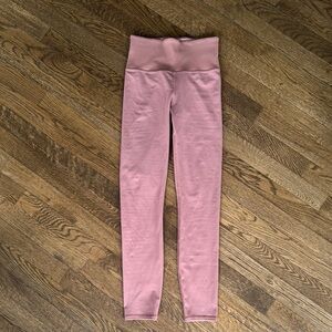 NWOT Vuori Light Pink Leggings